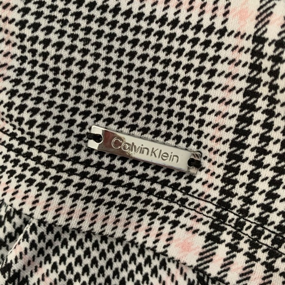 Calvin Klein Houndstooth Sleeveless Blouse - Picture 3 of 6